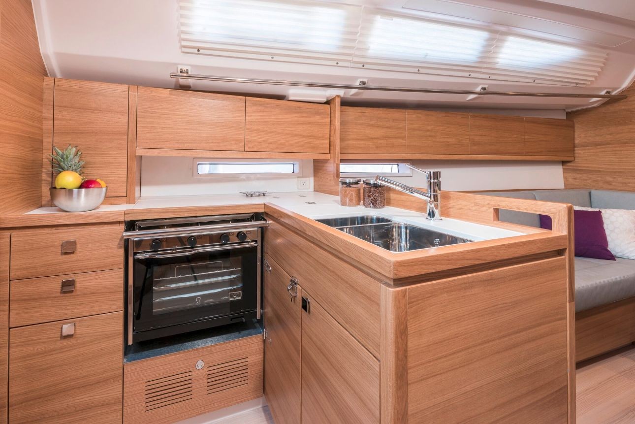 Salona 380, Navis Celere | Yacht Charter Croatia