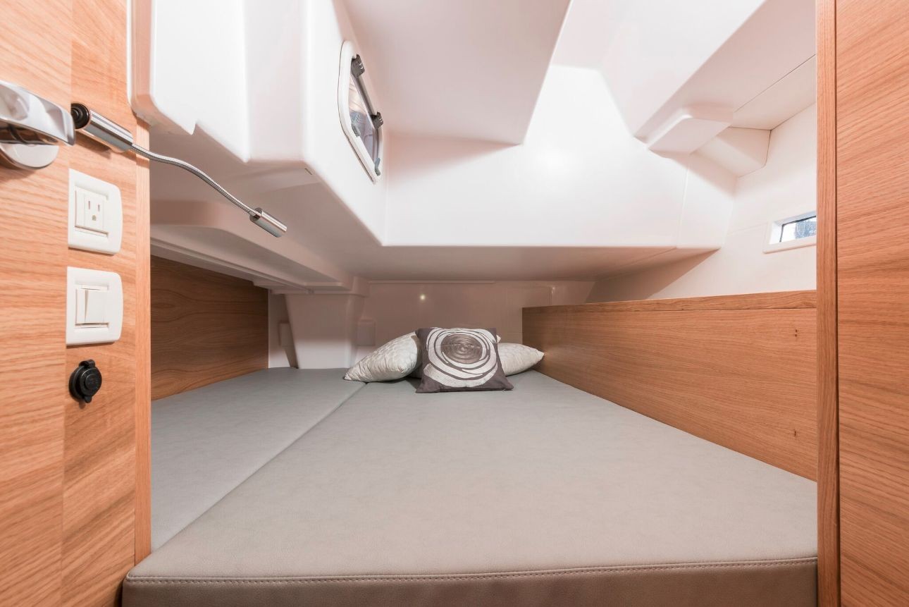 Salona 380, Navis Celere | Yacht Charter Croatia