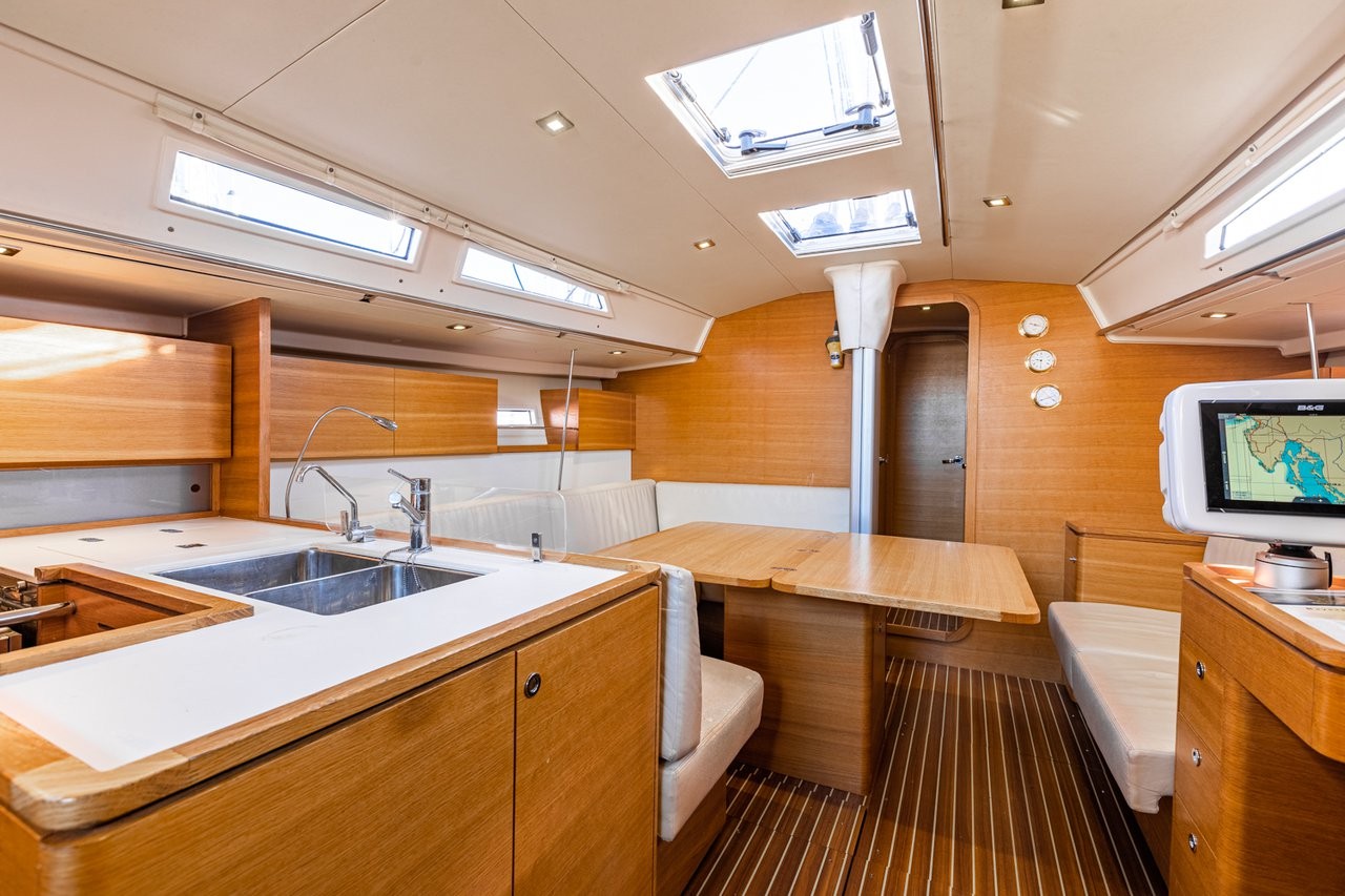 Salona 44, Istros | Yacht Charter Croatia
