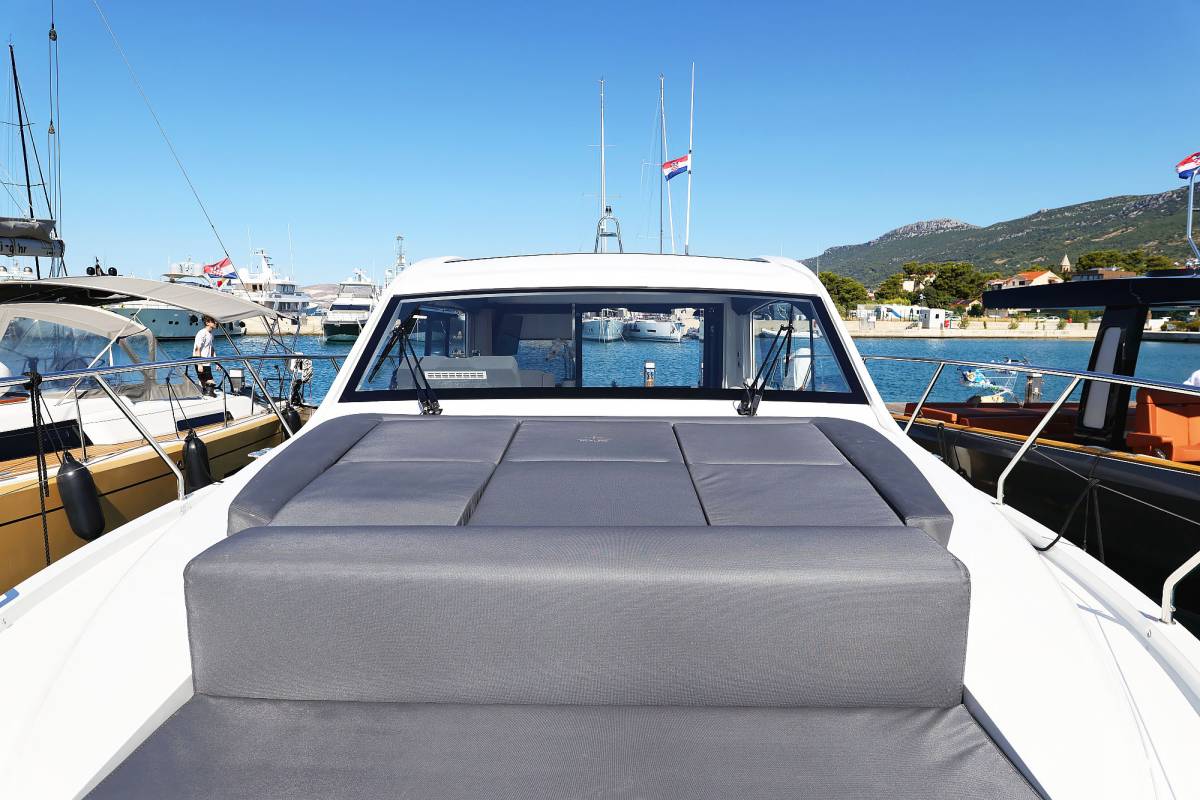 Sealine C390, Tireless | Yacht Charter Croatia
