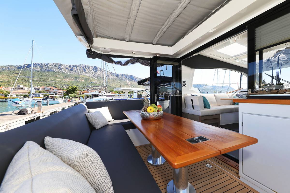 Sealine C390, Tireless | Yacht Charter Croatia