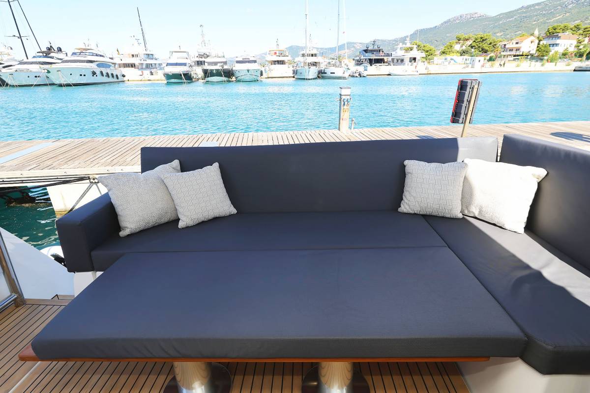 Sealine C390, Tireless | Yacht Charter Croatia