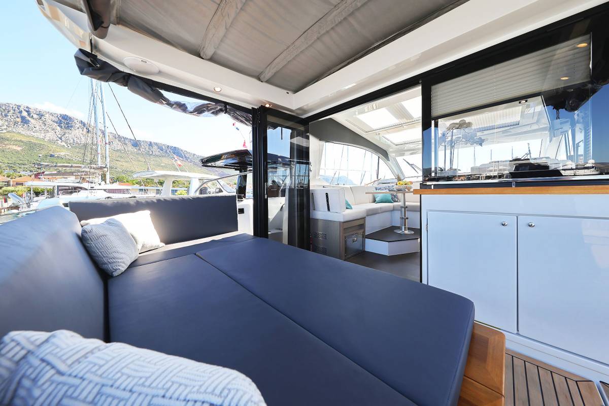 Sealine C390, Tireless | Yacht Charter Croatia