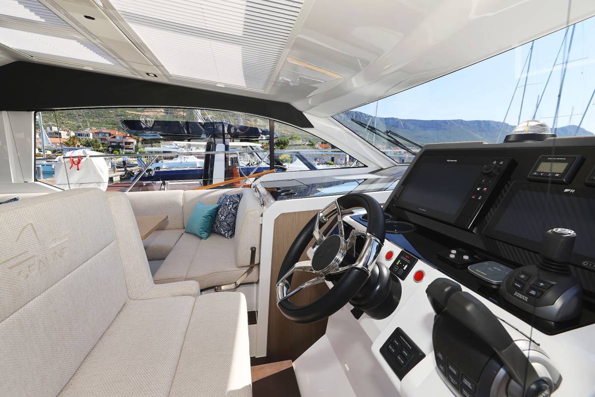 Sealine C390, Tireless | Yacht Charter Croatia