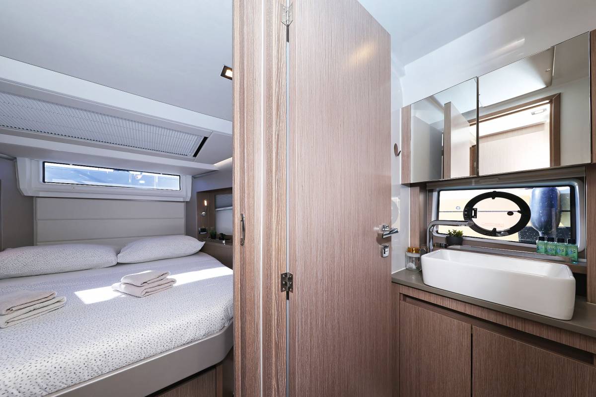 Sealine C390, Tireless | Yacht Charter Croatia