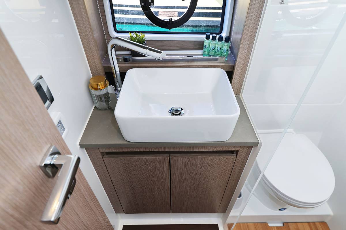 Sealine C390, Tireless | Yacht Charter Croatia
