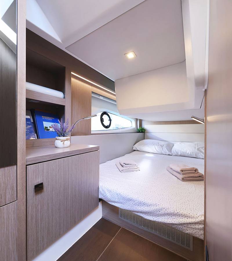 Sealine C390, Tireless | Yacht Charter Croatia