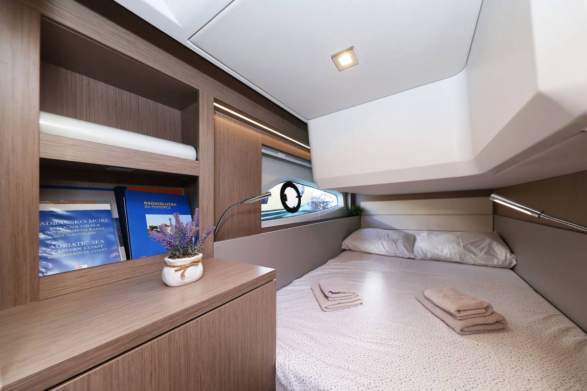 Sealine C390, Tireless | Yacht Charter Croatia