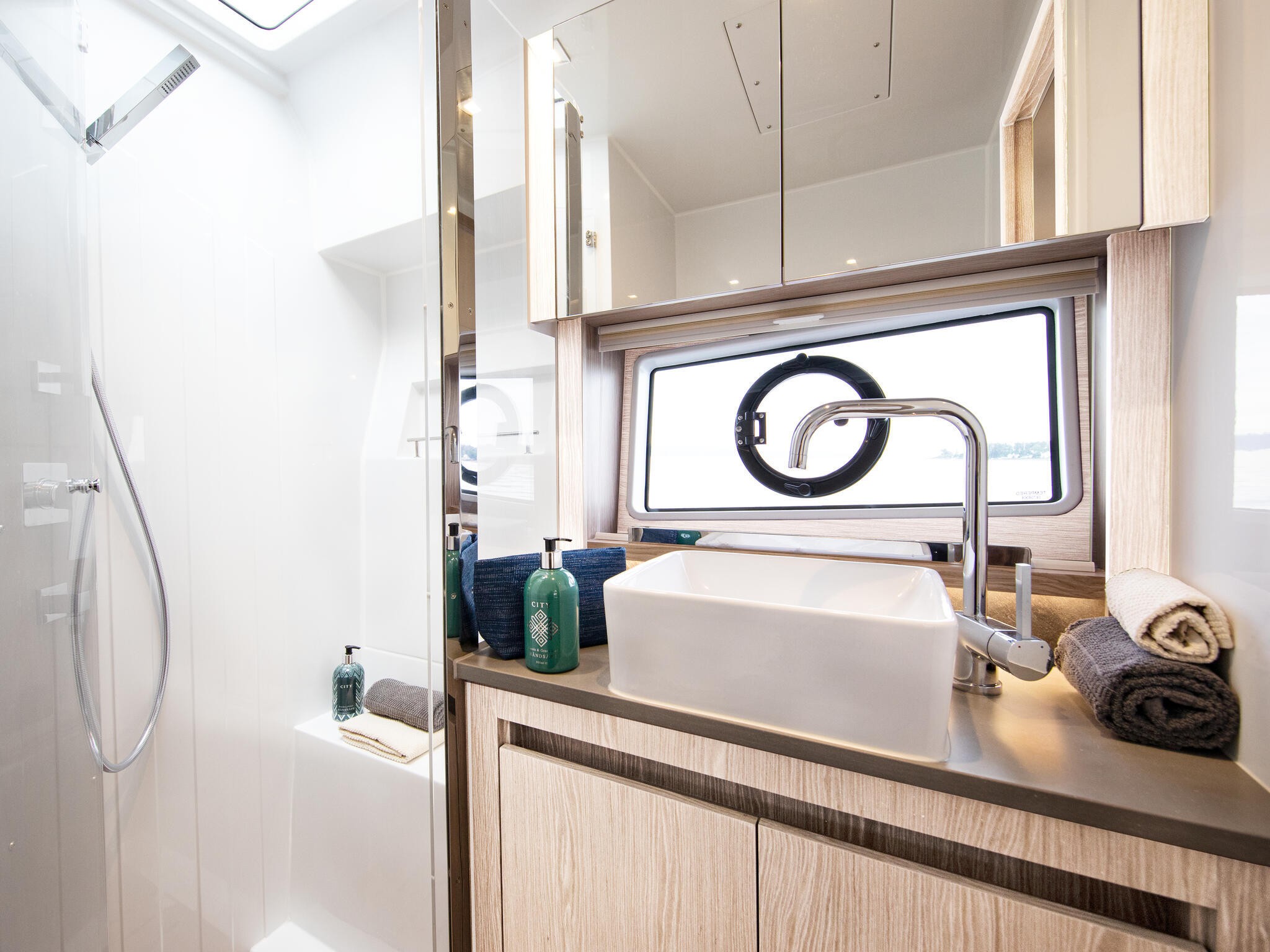 Sealine C390, Tireless | Yacht Charter Croatia