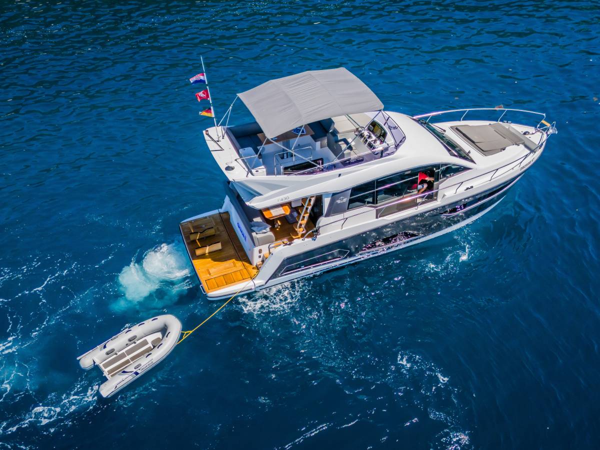 Sealine F430, Grace II | Yacht Charter Croatia