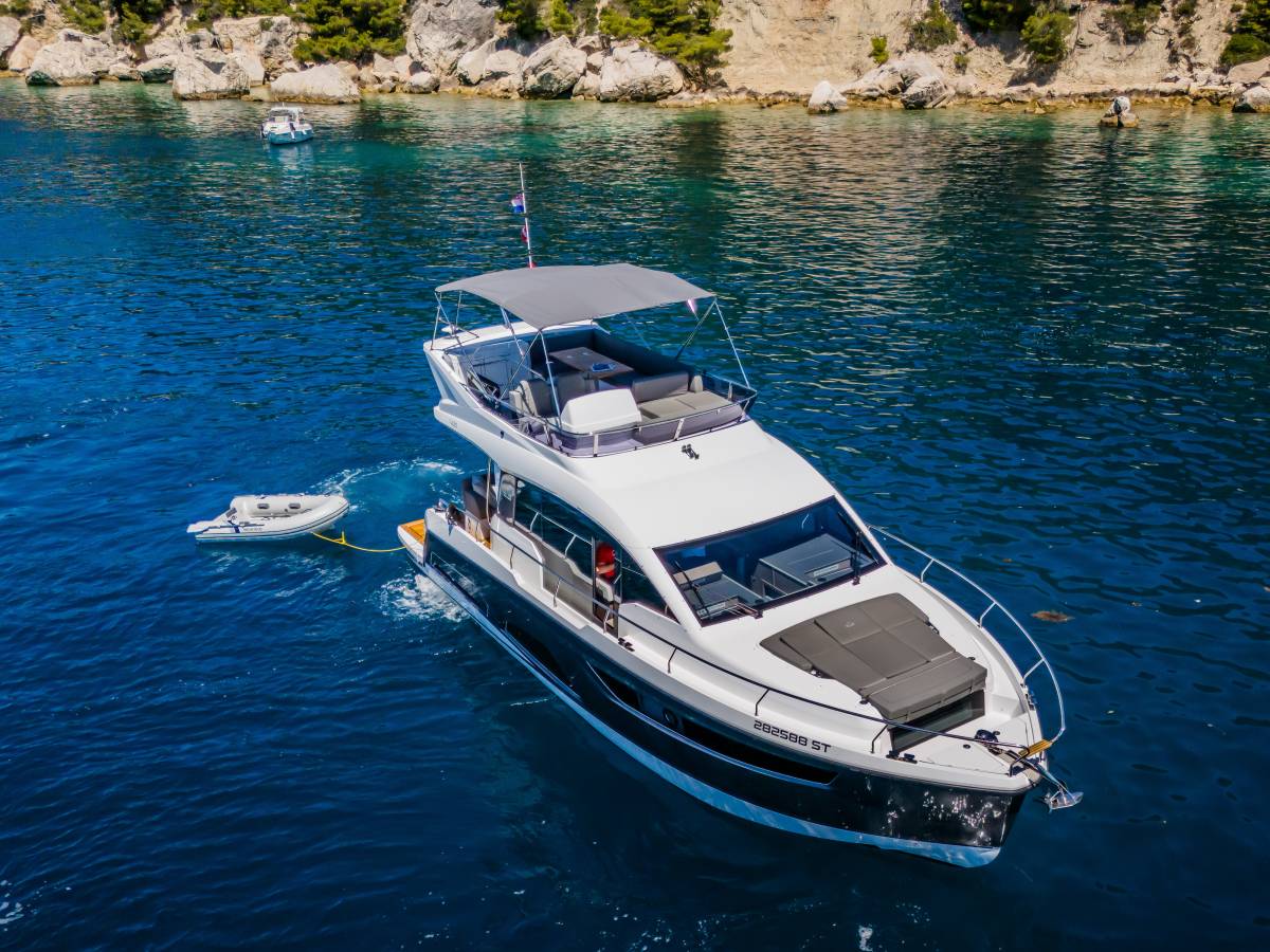Sealine F430, Grace II | Yacht Charter Croatia