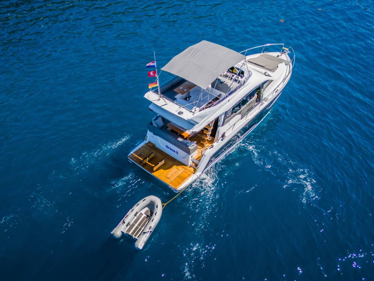 Sealine F430, Grace II | Yacht Charter Croatia