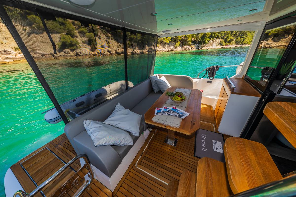 Sealine F430, Grace II | Yacht Charter Croatia