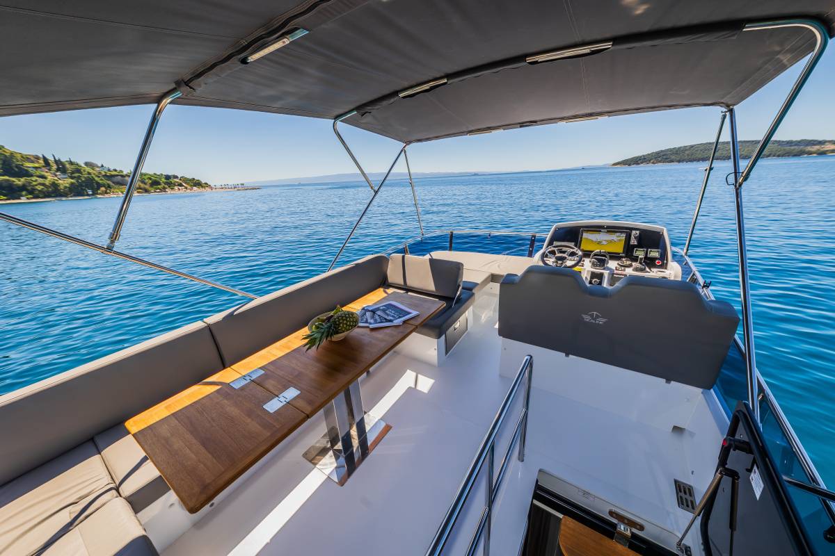 Sealine F430, Grace II | Yacht Charter Croatia