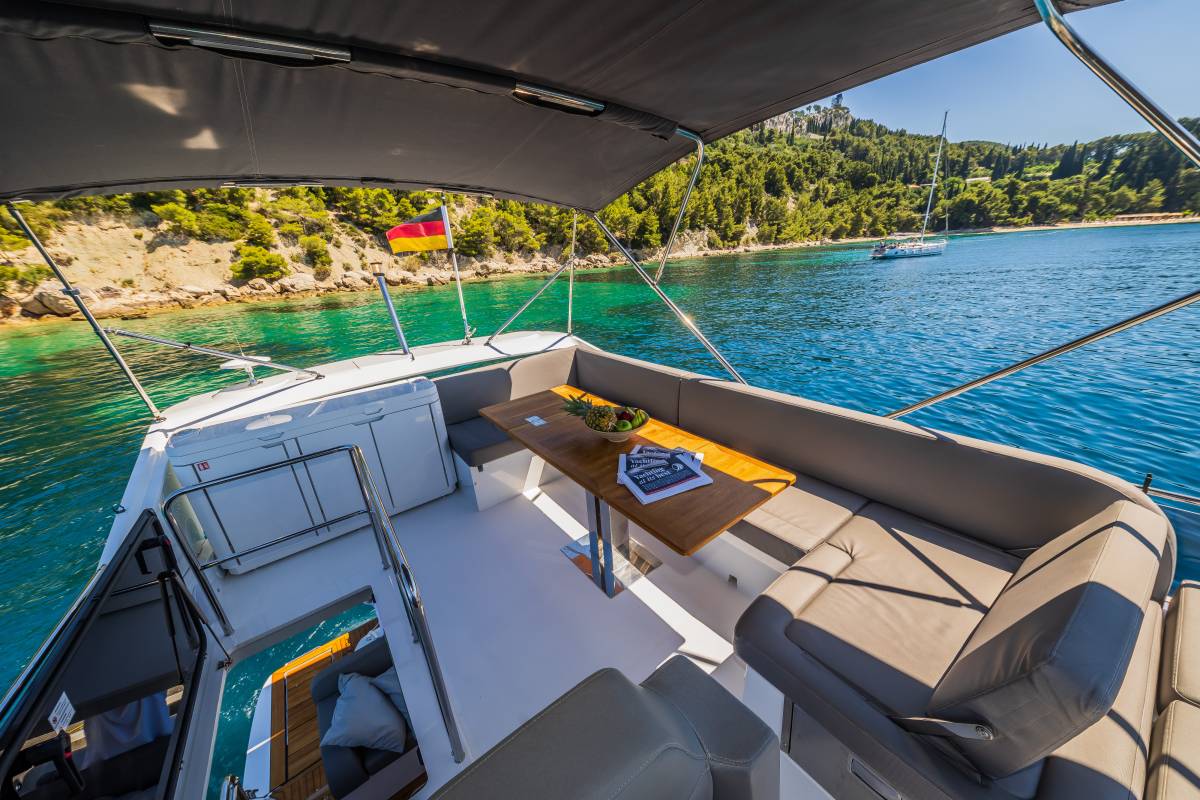 Sealine F430, Grace II | Yacht Charter Croatia
