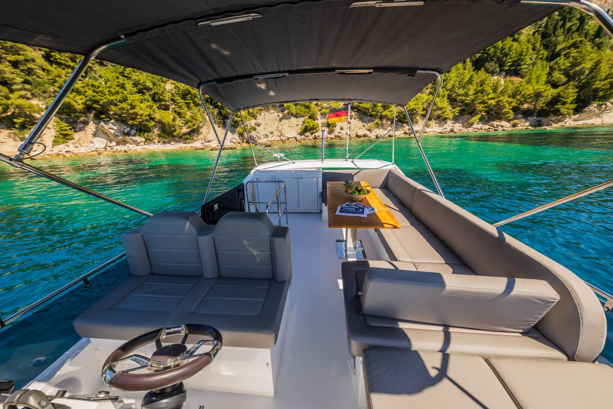 Sealine F430, Grace II | Yacht Charter Croatia