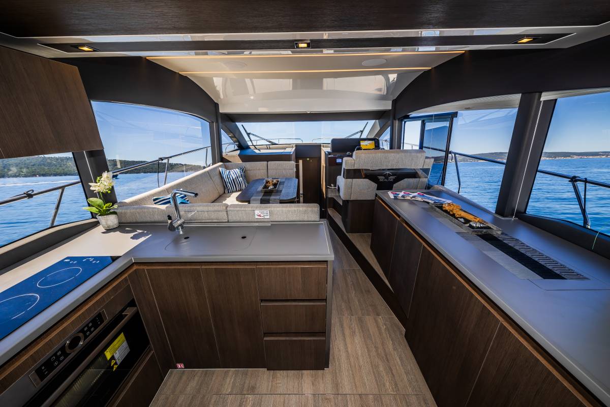 Sealine F430, Grace II | Yacht Charter Croatia