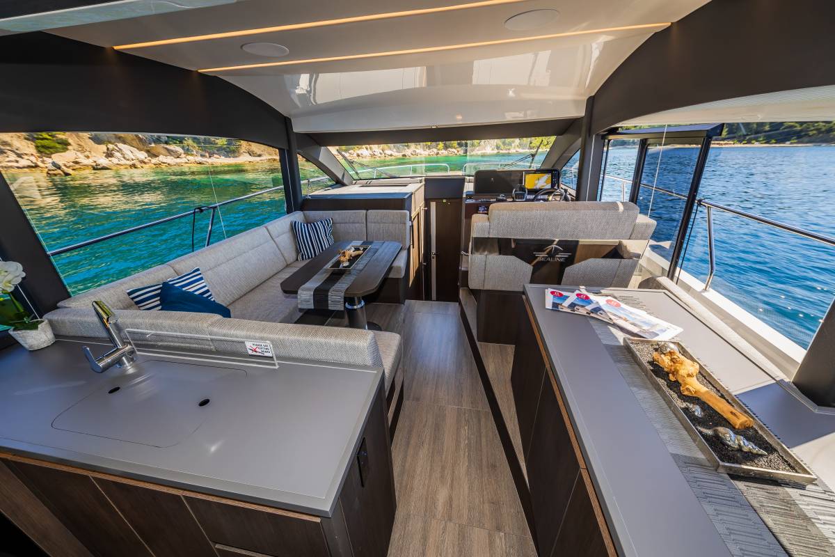 Sealine F430, Grace II | Yacht Charter Croatia