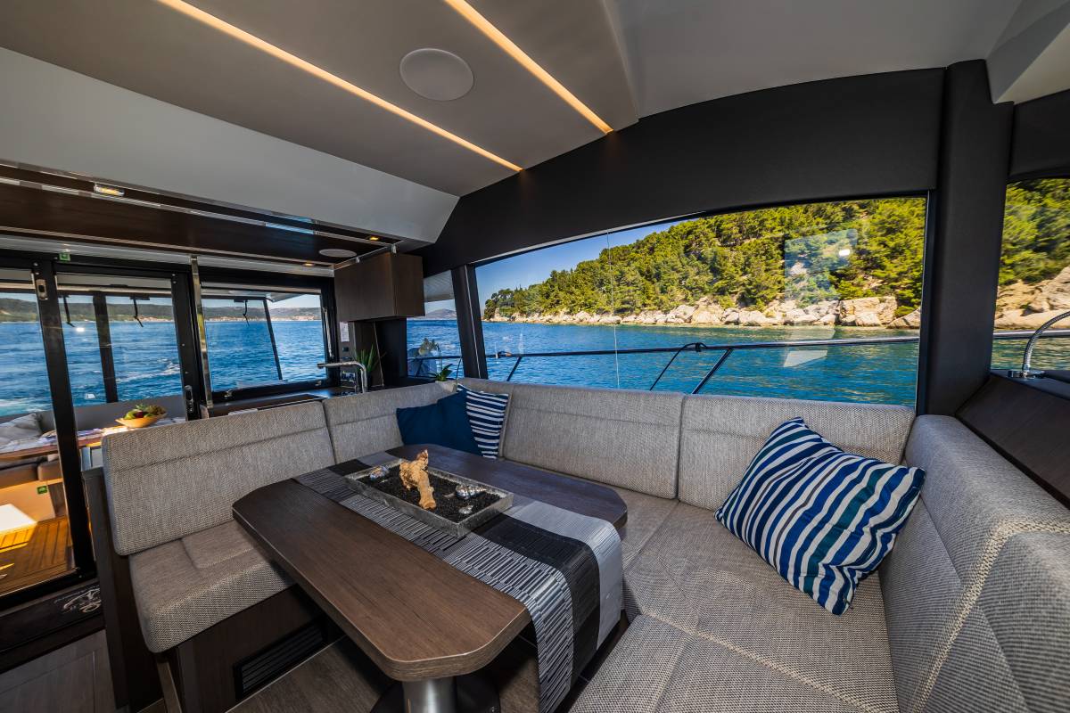 Sealine F430, Grace II | Yacht Charter Croatia