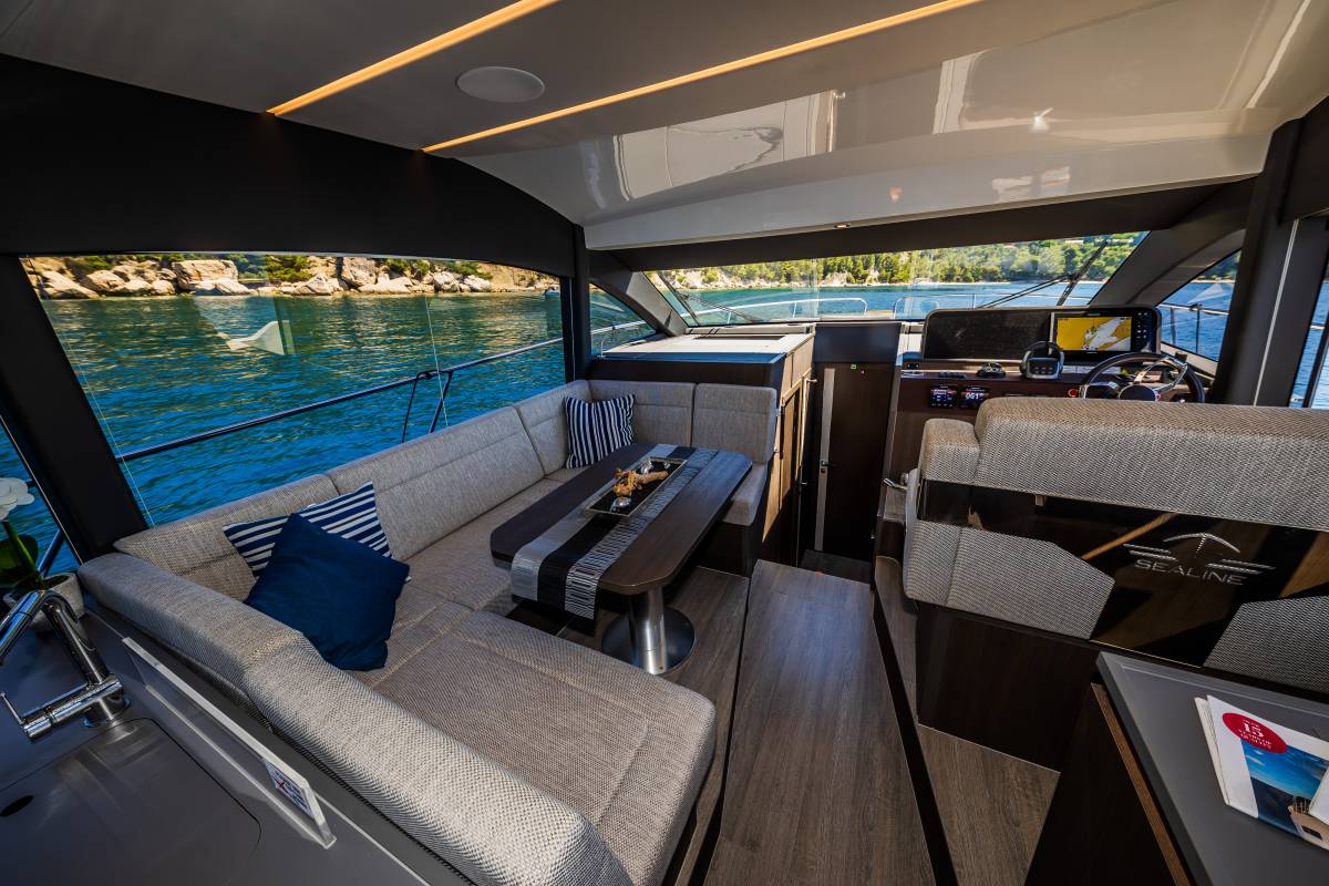 Sealine F430, Grace II | Yacht Charter Croatia