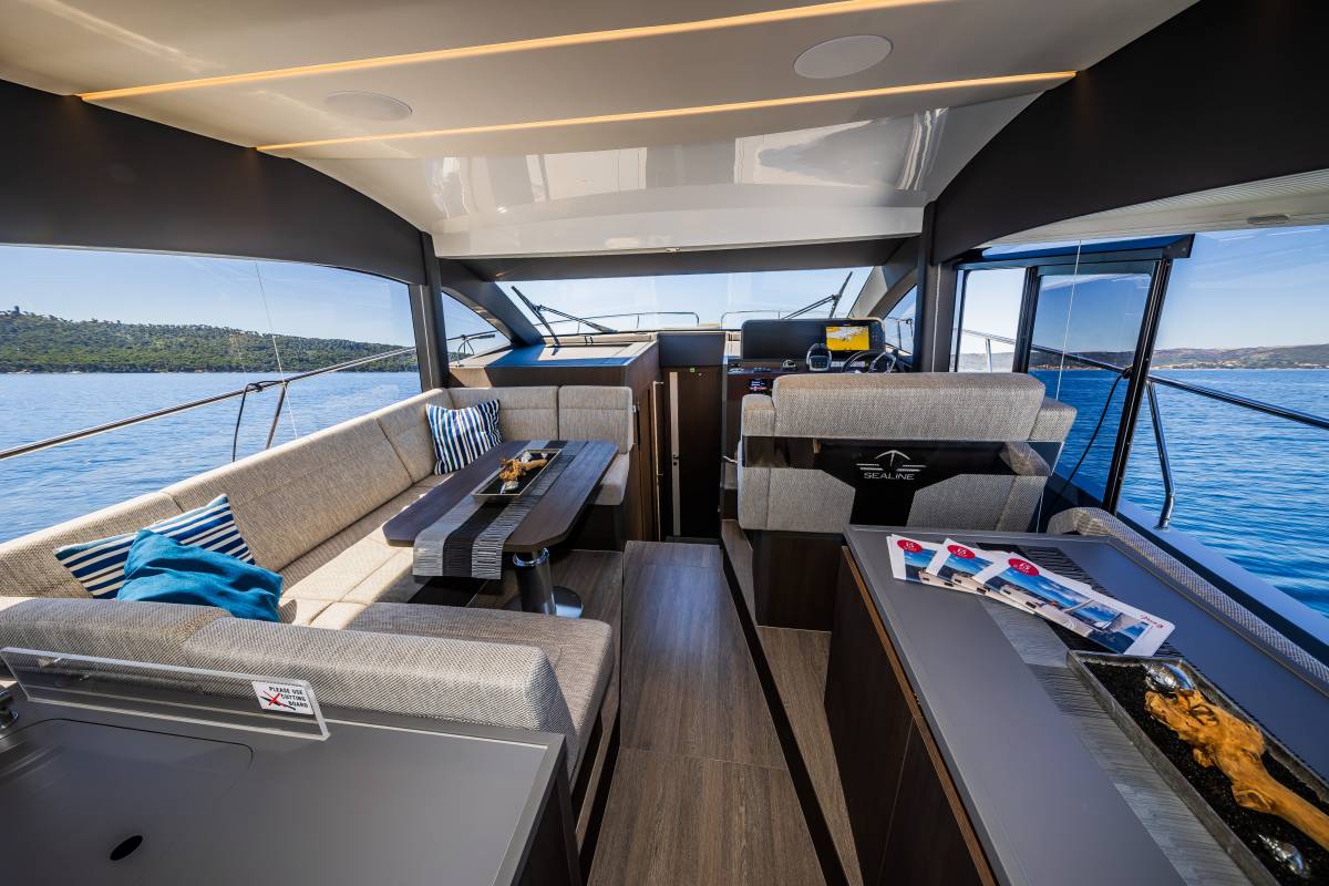 Sealine F430, Grace II | Yacht Charter Croatia