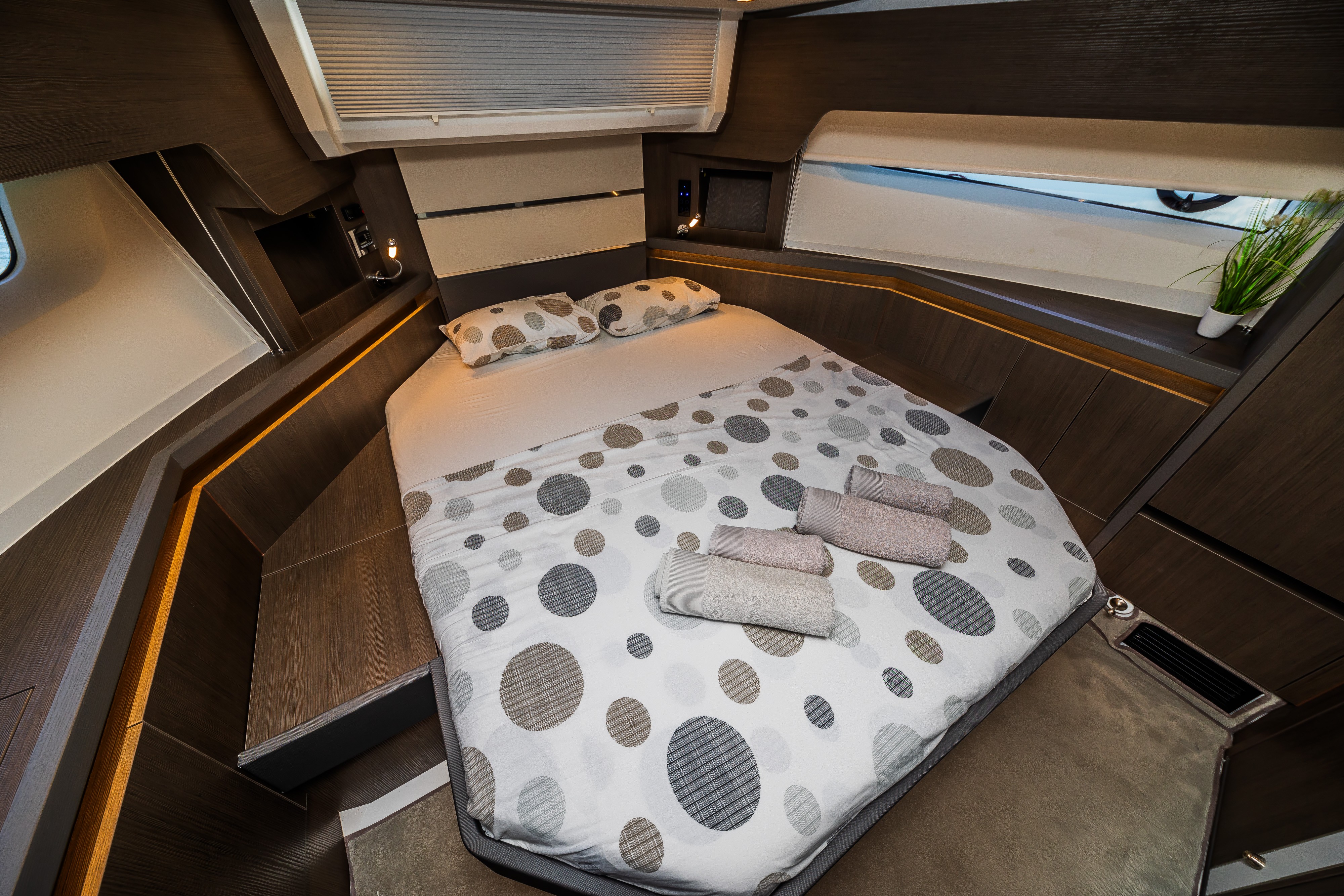 Sealine F430, Grace II | Yacht Charter Croatia