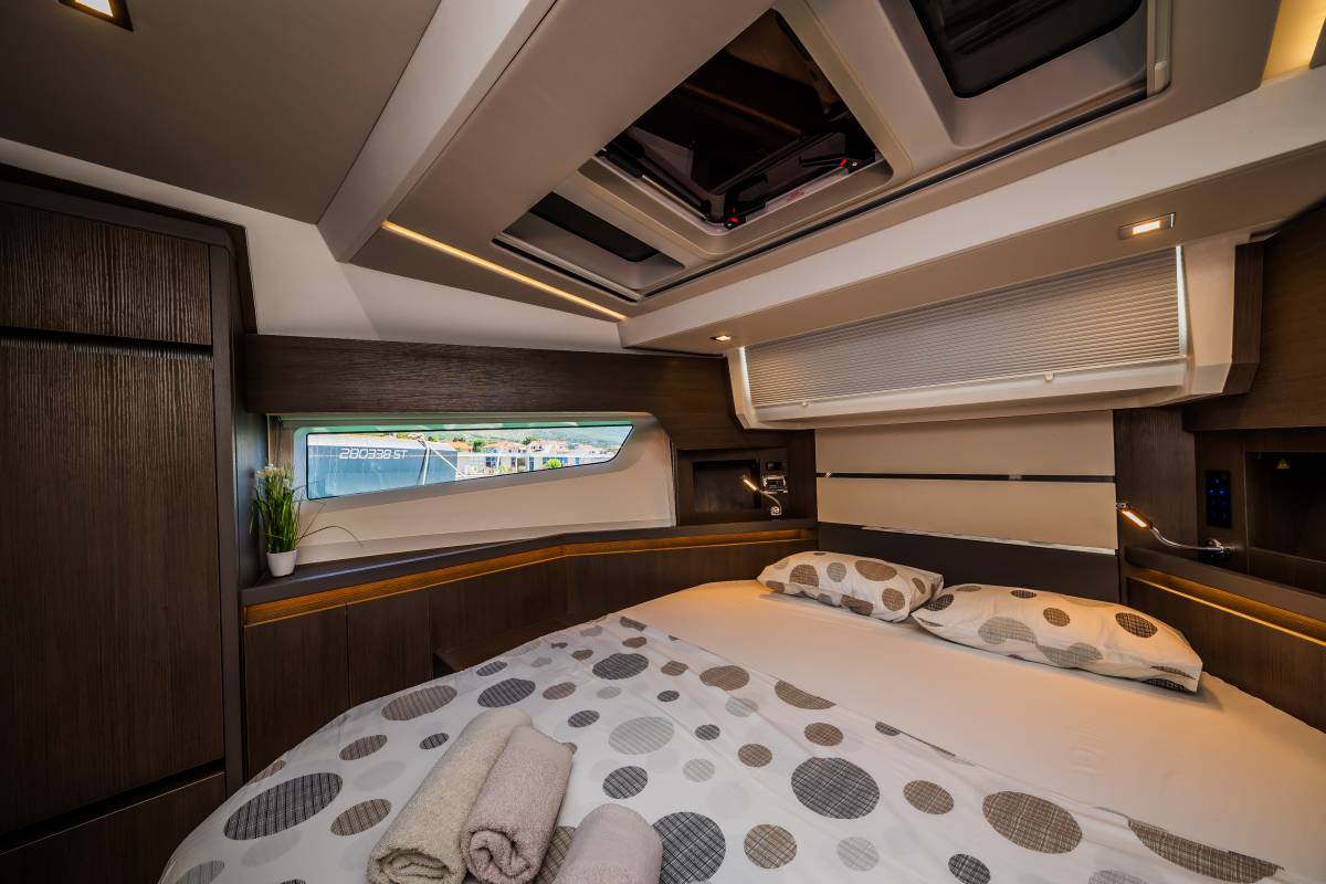 Sealine F430, Grace II | Yacht Charter Croatia