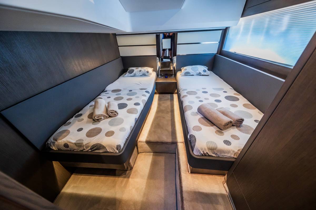 Sealine F430, Grace II | Yacht Charter Croatia