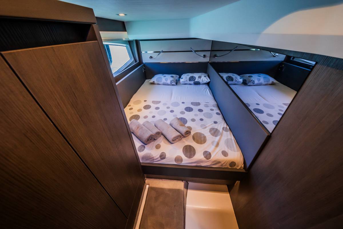 Sealine F430, Grace II | Yacht Charter Croatia
