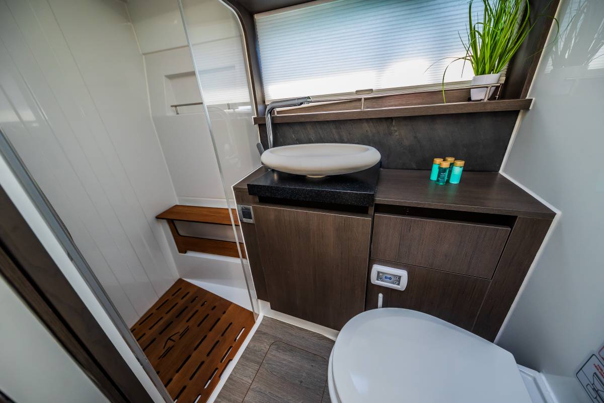 Sealine F430, Grace II | Yacht Charter Croatia