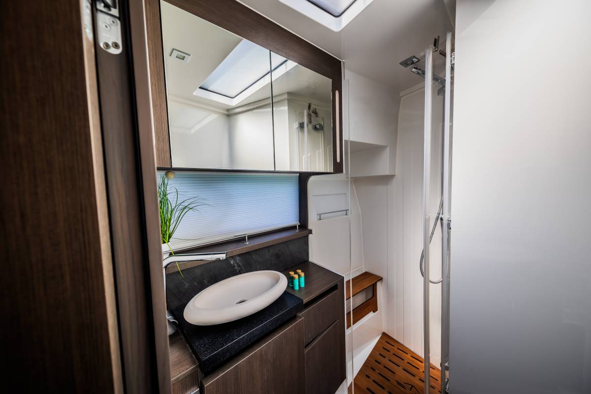 Sealine F430, Grace II | Yacht Charter Croatia
