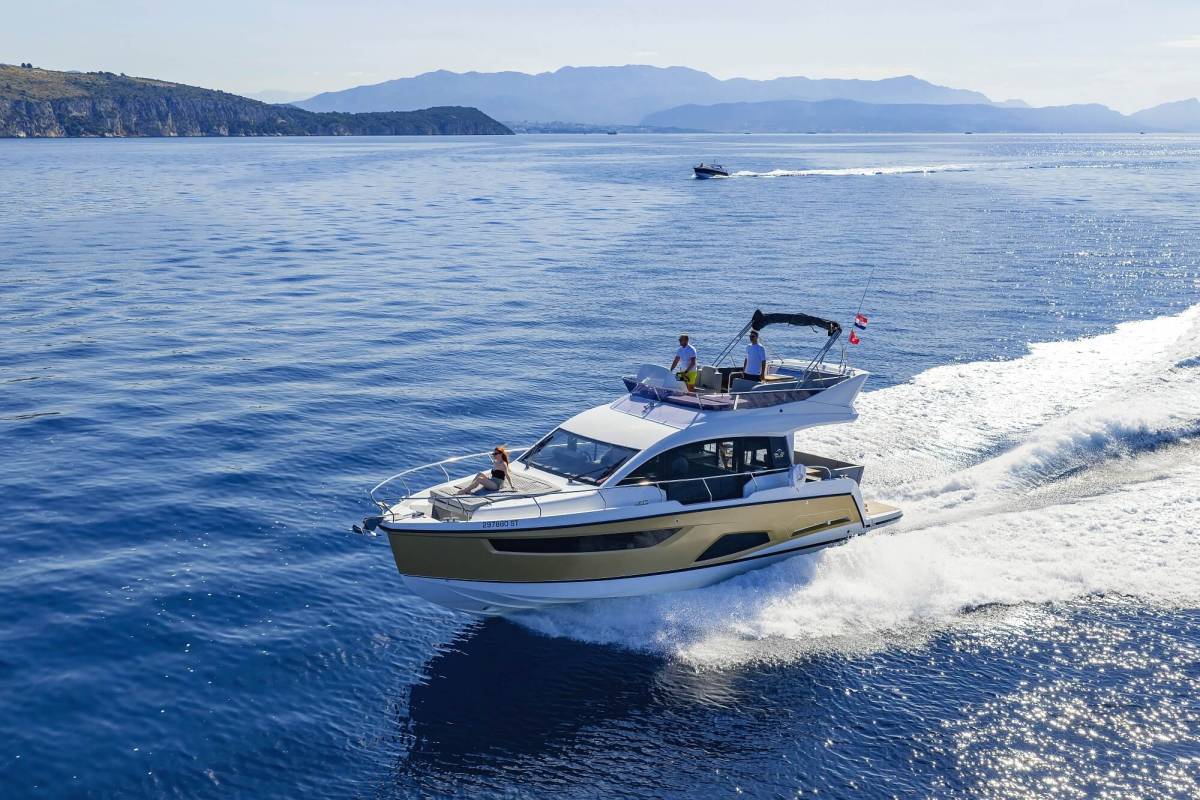 Sealine F430, Tireless Too | Yacht Charter Croatia