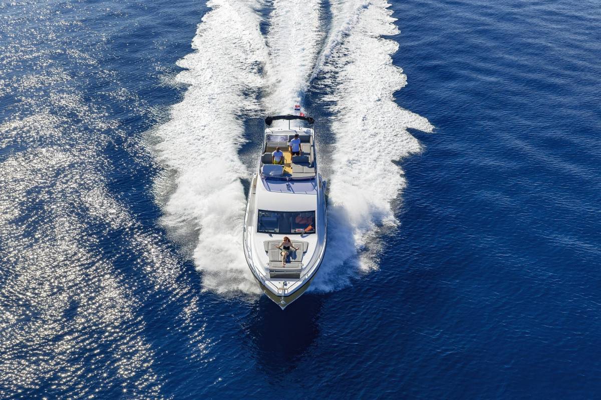 Sealine F430, Tireless Too | Yacht Charter Croatia