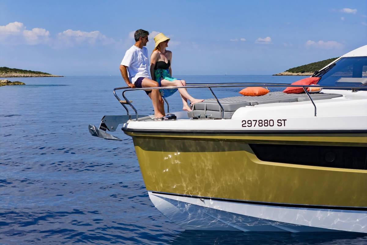 Sealine F430, Tireless Too | Yacht Charter Croatia