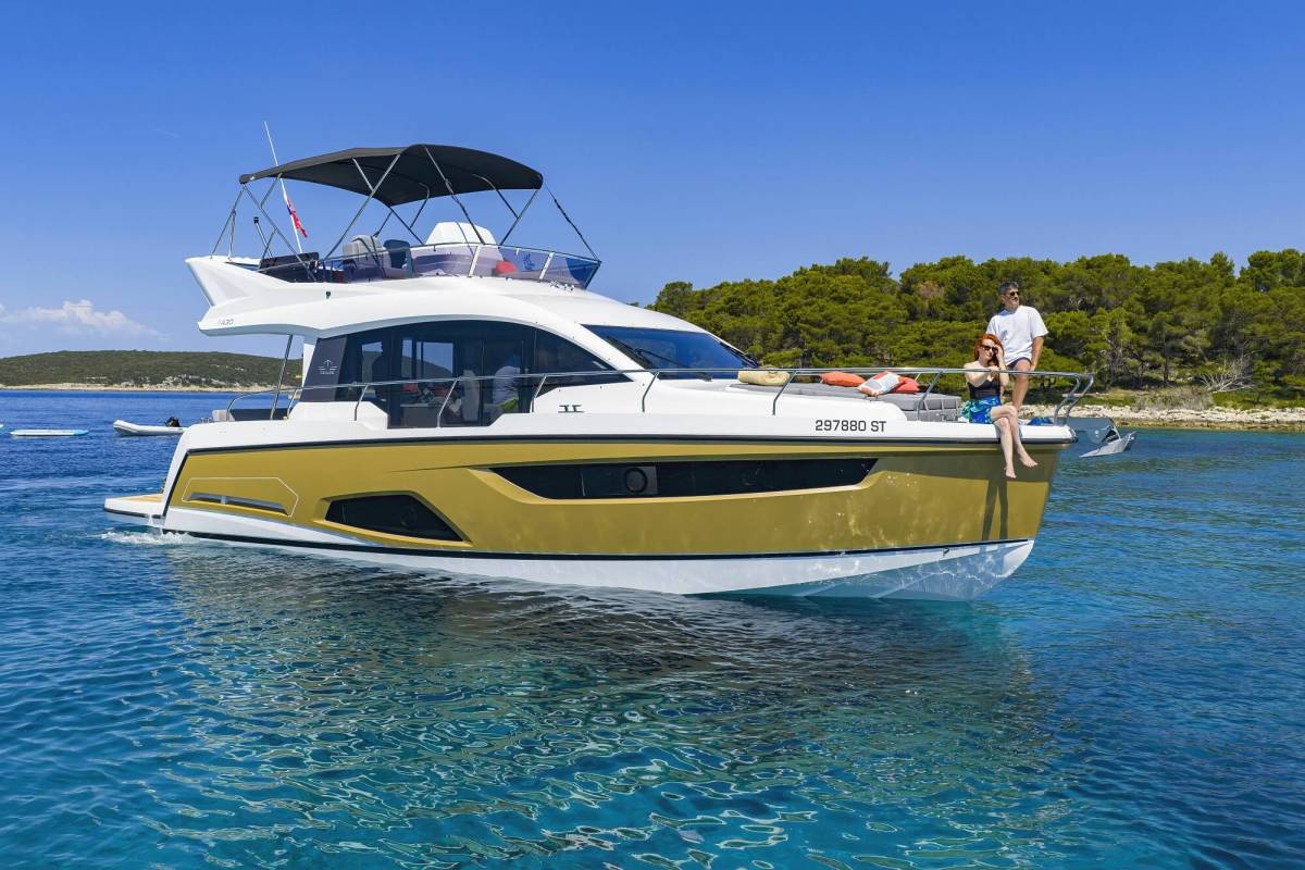 Sealine F430, Tireless Too | Yacht Charter Croatia