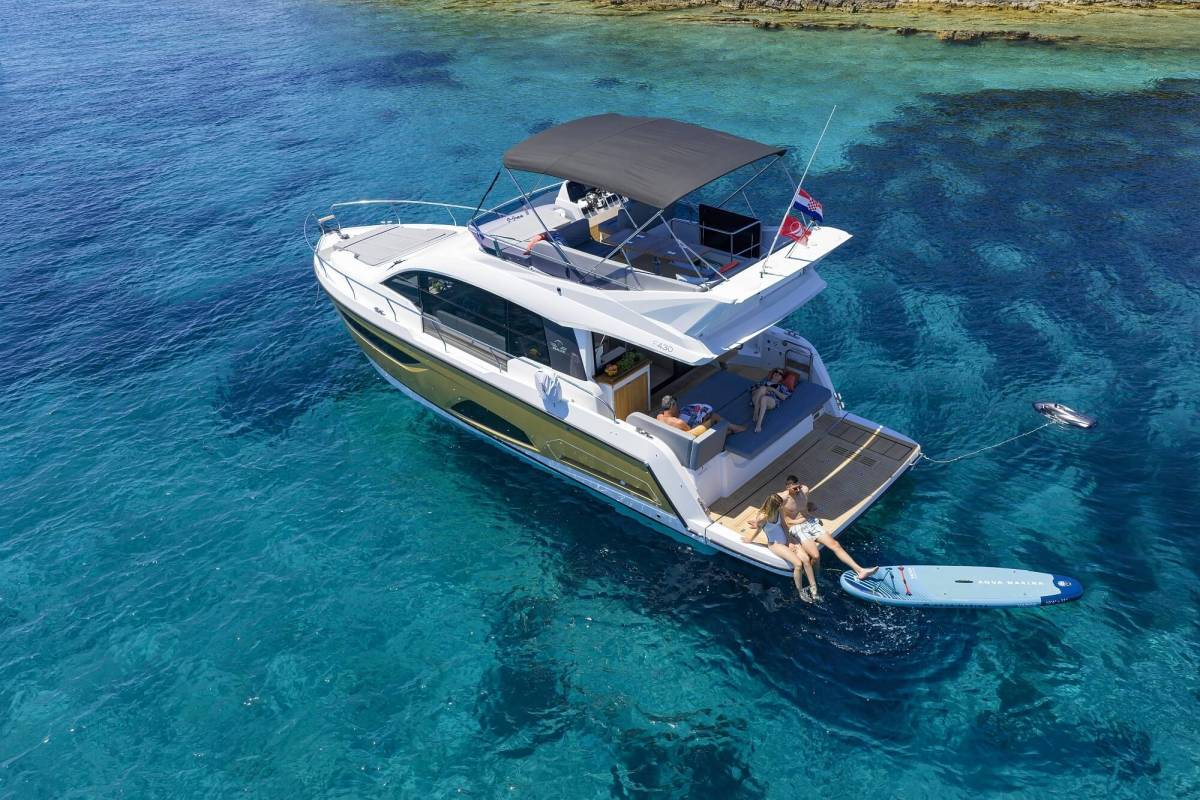 Sealine F430, Tireless Too | Yacht Charter Croatia