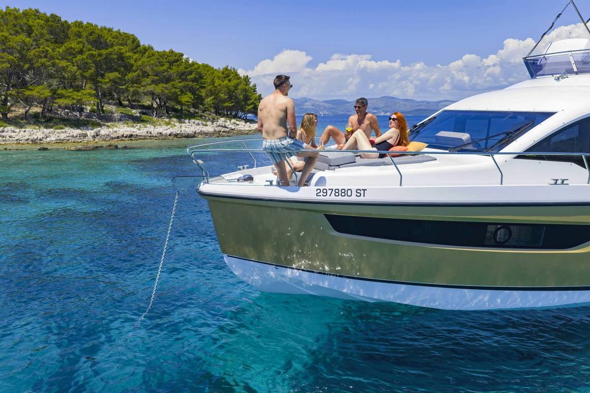 Sealine F430, Tireless Too | Yacht Charter Croatia