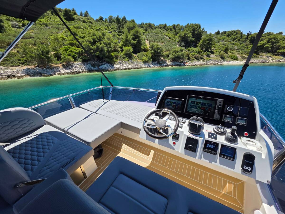 Sealine F430, Tireless Too | Yacht Charter Croatia