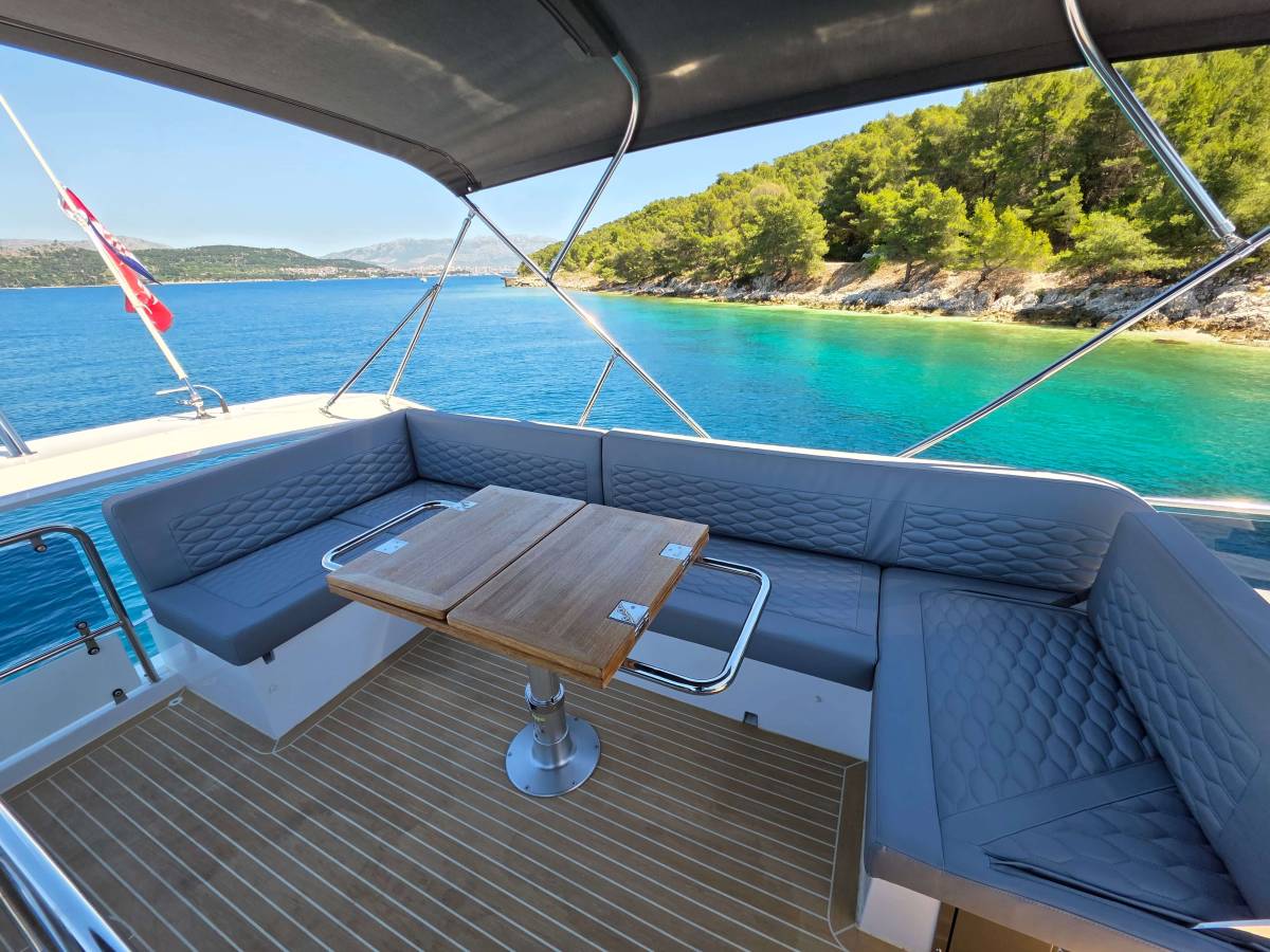 Sealine F430, Tireless Too | Yacht Charter Croatia