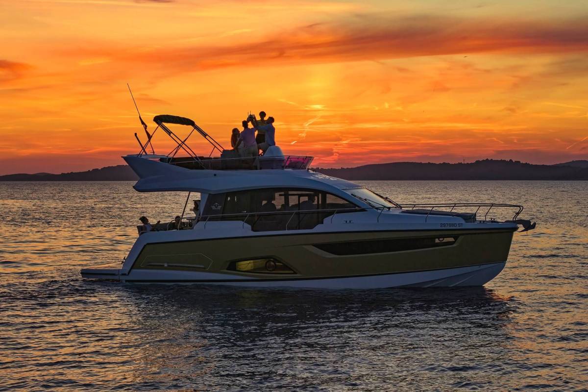 Sealine F430, Tireless Too | Yacht Charter Croatia