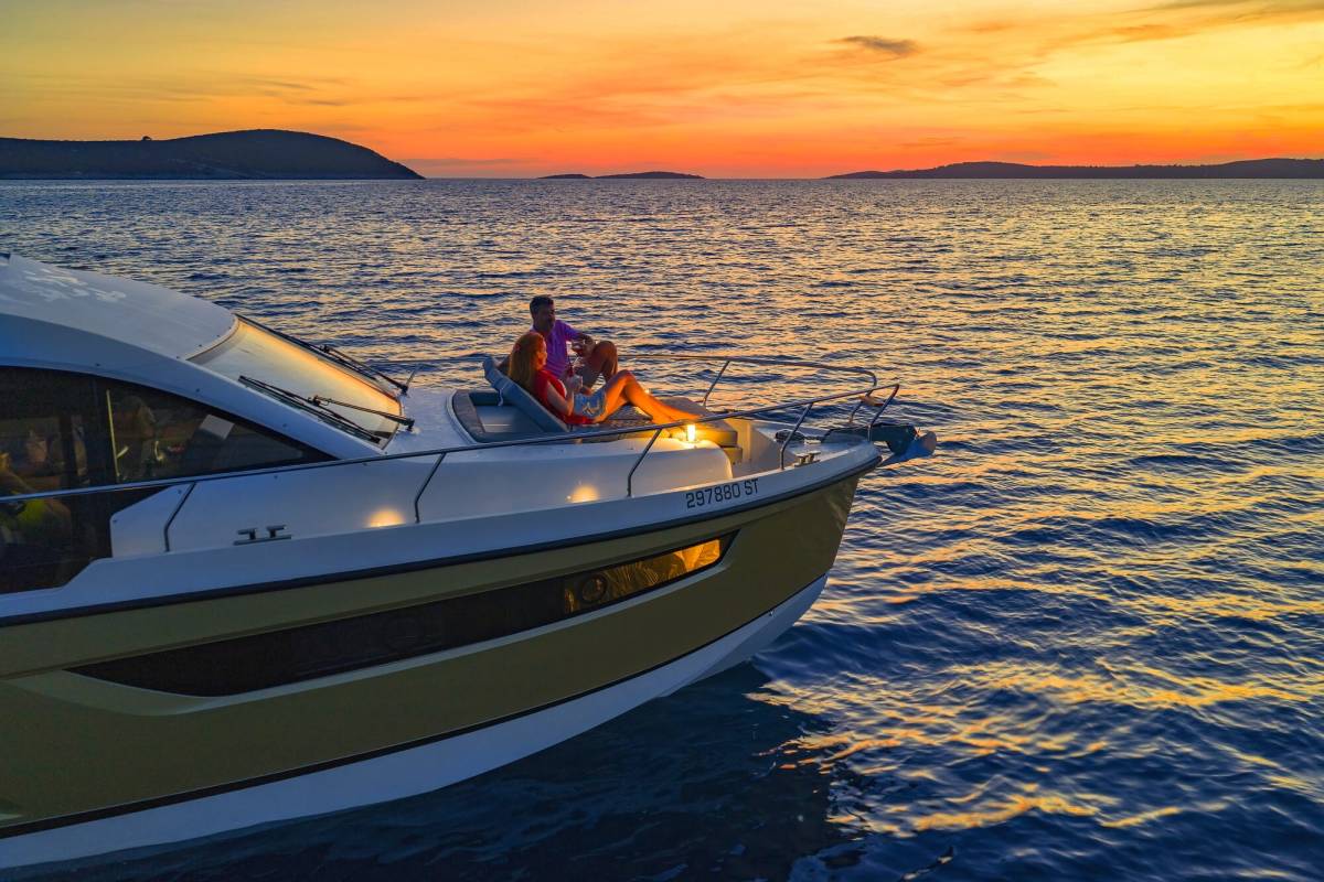 Sealine F430, Tireless Too | Yacht Charter Croatia