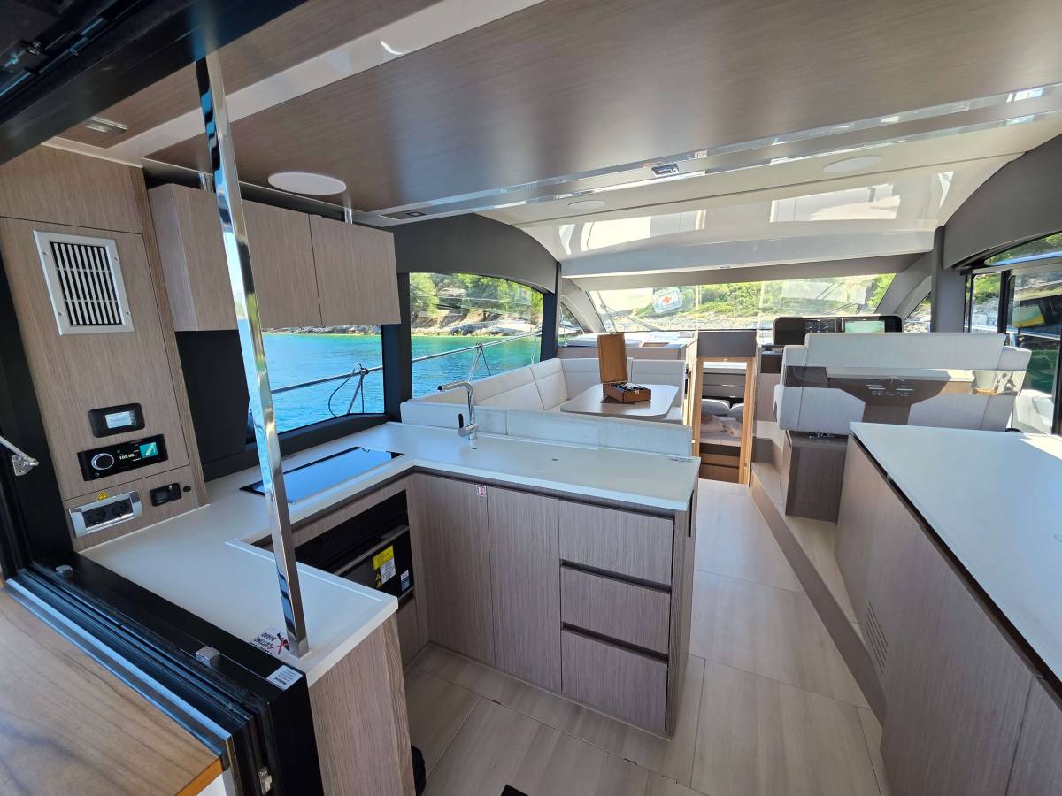 Sealine F430, Tireless Too | Yacht Charter Croatia