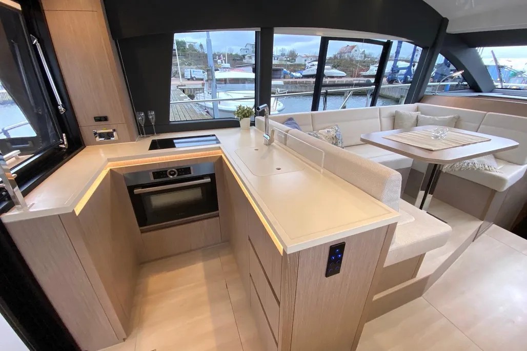 Sealine F430, Tireless Too | Yacht Charter Croatia