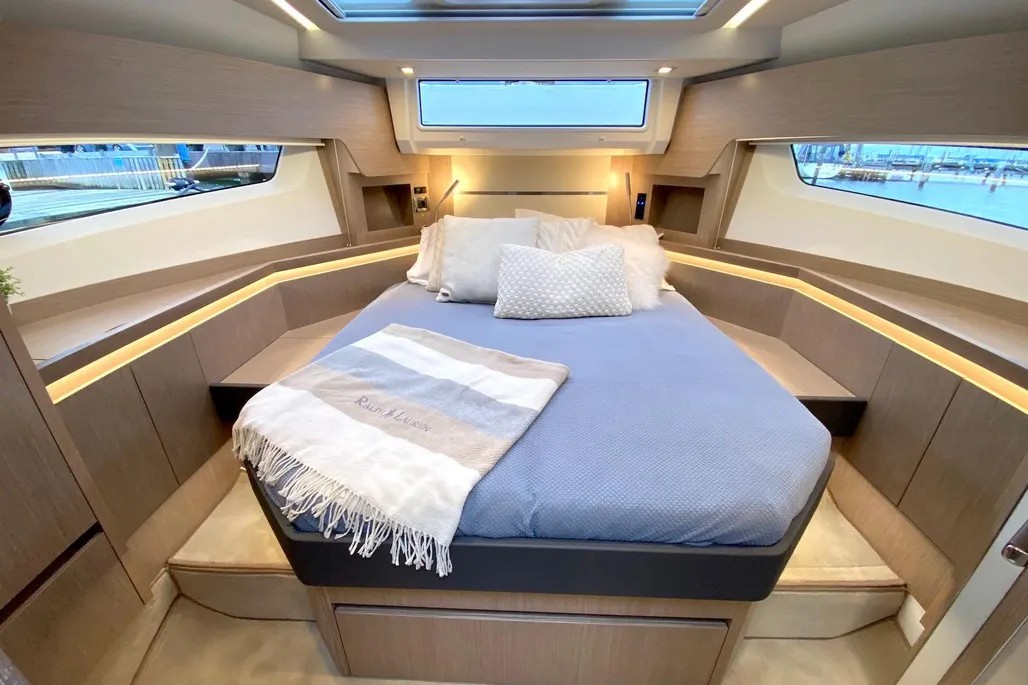 Sealine F430, Tireless Too | Yacht Charter Croatia