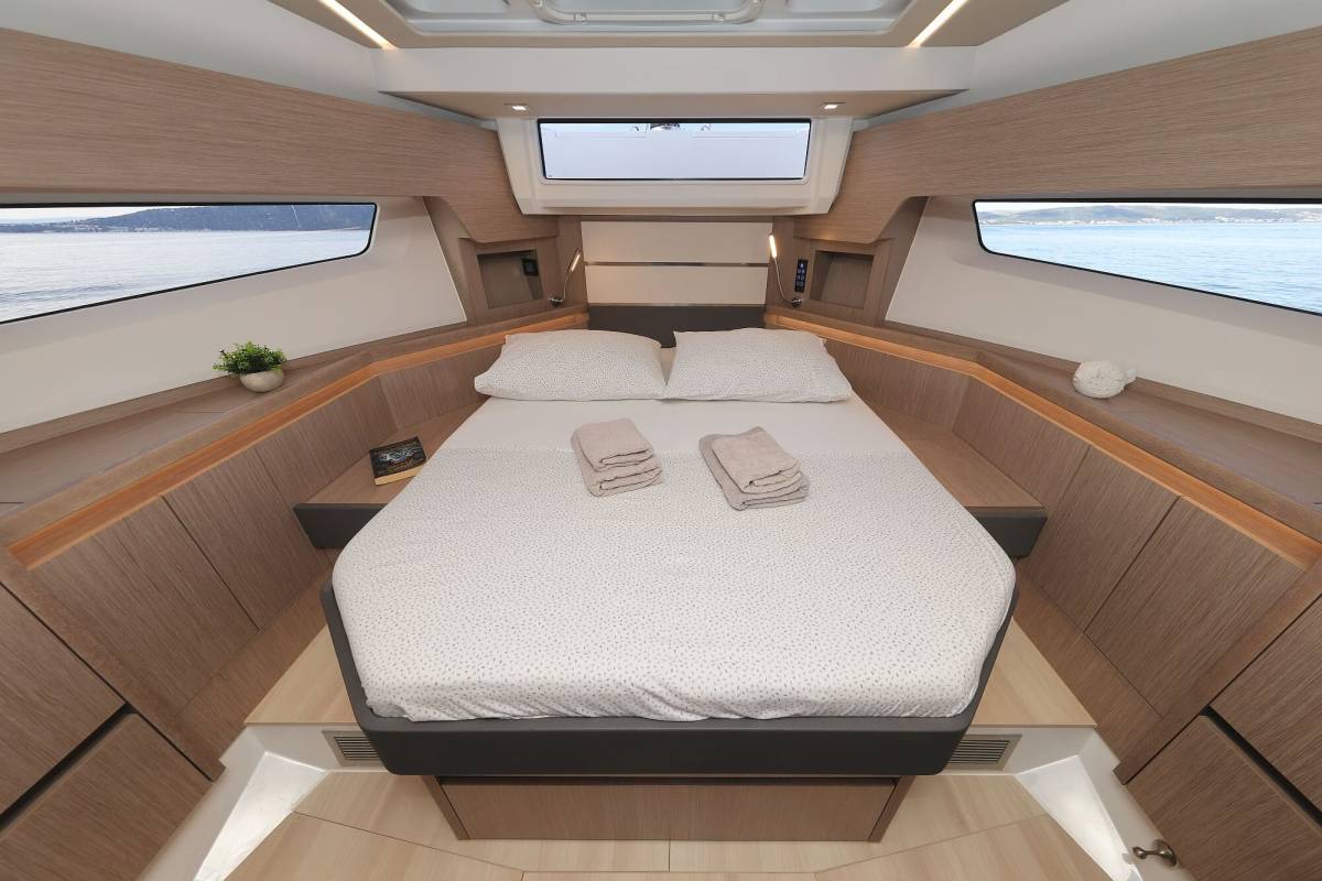Sealine F430, Tireless Too | Yacht Charter Croatia