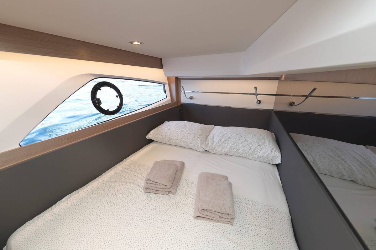 Sealine F430, Tireless Too | Yacht Charter Croatia