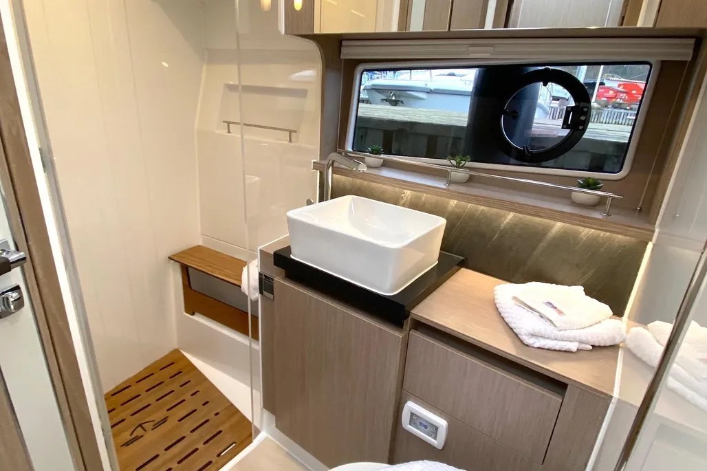 Sealine F430, Tireless Too | Yacht Charter Croatia