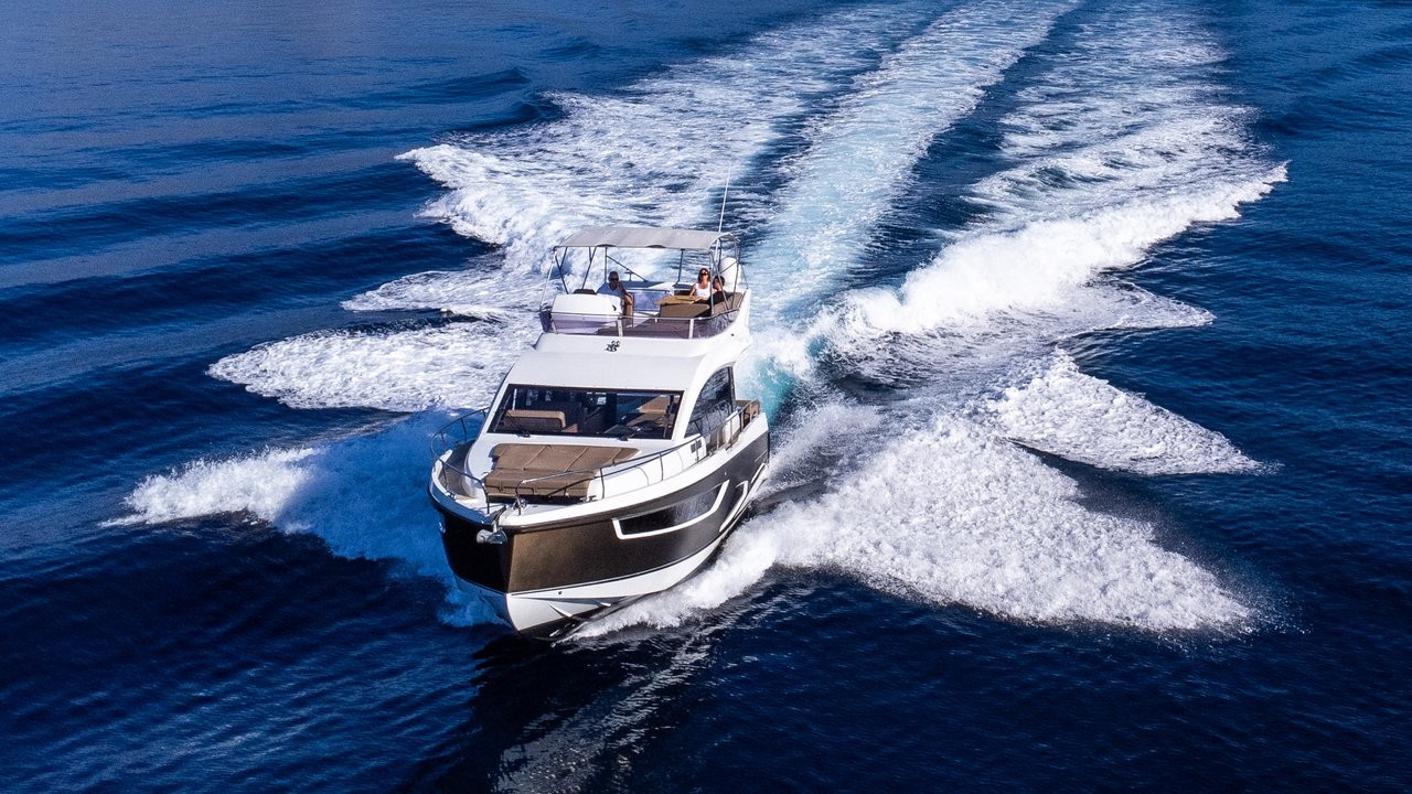 Sealine F430, Lomar | Yacht Charter Croatia