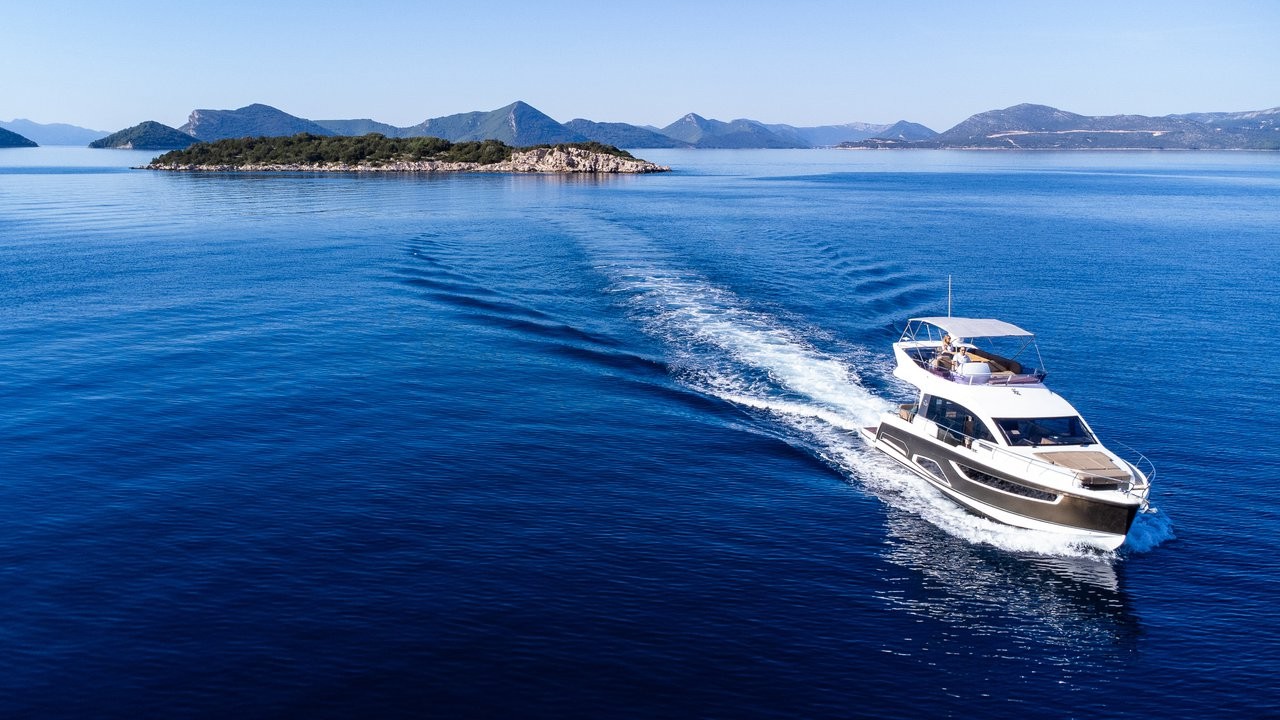 Sealine F430, Lomar | Yacht Charter Croatia