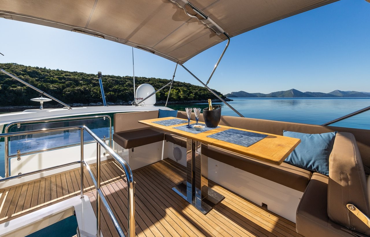 Sealine F430, Lomar | Yacht Charter Croatia